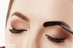 塑形眉胶怎么用?修眉后直接勾画眉形